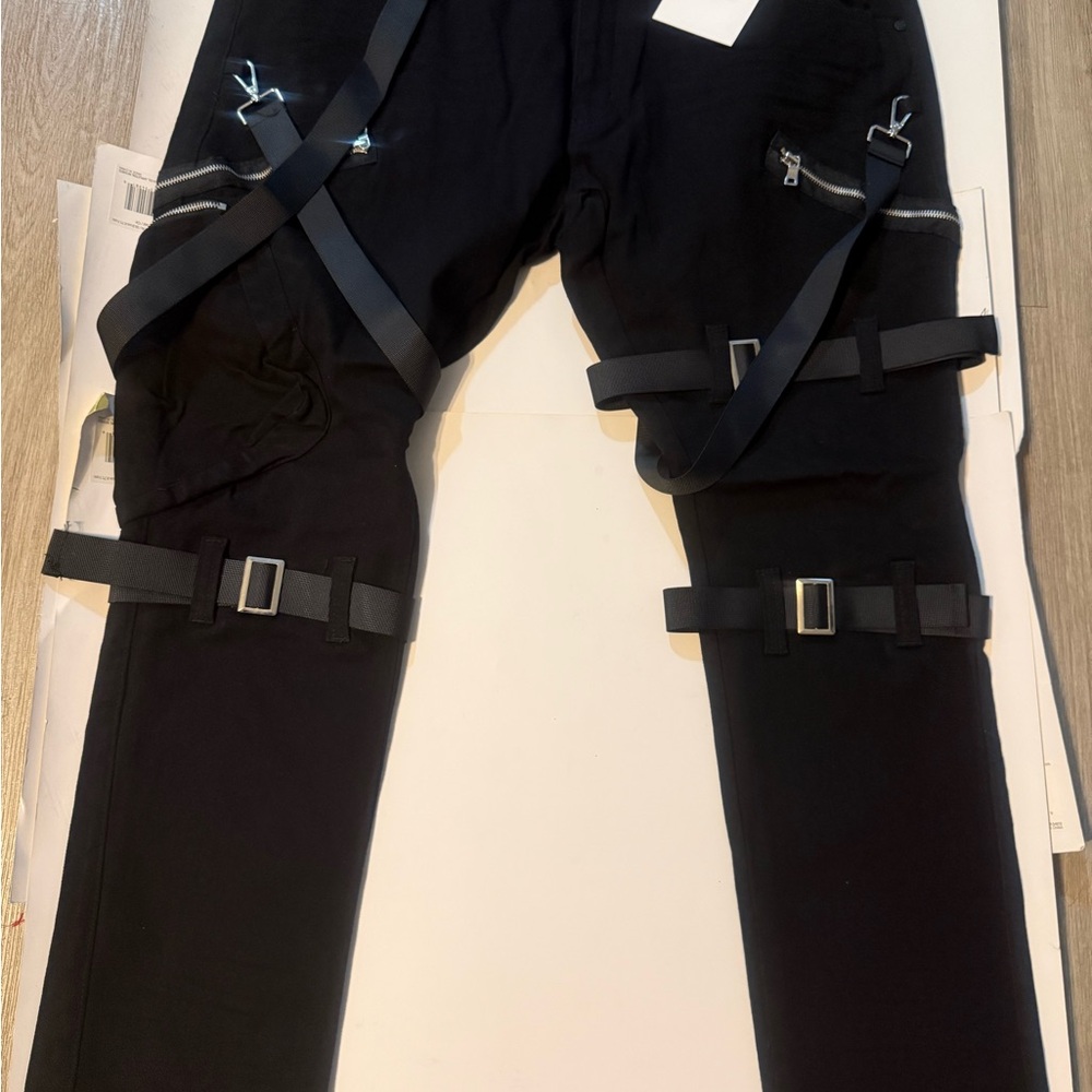 blind trust jeans /Men's Black Cargo Pants with Strap Details